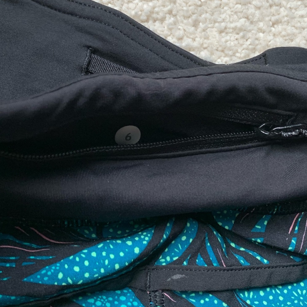 Lululemon Speed Short 2.5 Palm Lace Tofino Teal - Picture 5 of 5
